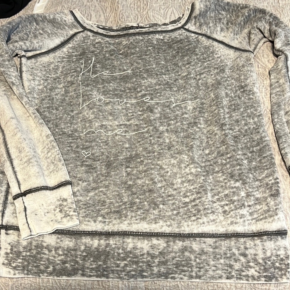 Light weight off the shoulder crewneck